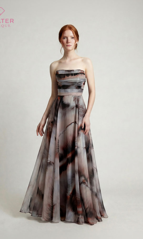 Robe DD8056 Originale et raffinée, la robe DD8056 séduit par son imprimé artistique aux nuances élégantes et sa coupe fluide pleine de légèreté. Son bustier droit met délicatement le port de tête en valeur, tandis que la jupe aérienne apporte grâce et mouvement à chaque pas. Une robe sophistiquée idéale pour les cérémonies, cocktails et soirées élégantes. ✨🤎💚 Disponible en : Vert Brun 📏 Tailles : du 38 au 42 💰 Prix : 199.- ✨ Caractéristiques : • Bustier droit élégant • Imprimé artistique moderne et raffiné • Jupe fluide au tombé aérien • Taille marquée féminine • Matière légère et élégante • Coupe longue pleine de mouvement À noter : nos robes étant très demandées, il se peut que certaines tailles ou couleurs ne soient plus disponibles. #robeDD8056 #robedesoiree #printeddress #greenbrowndress #elegancedress #soiréeélégante #robeceremonie #newcollection2025 #elegancefeminine #boutiquepolater