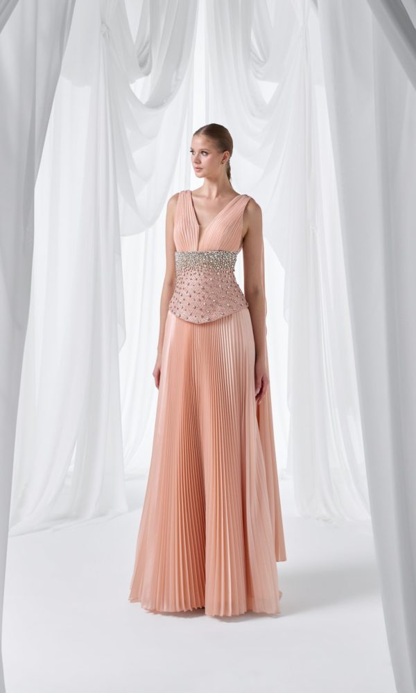 Robe 4043, robe de soirée longue en beige, bleu marine, vert sauge, saumon et améthyste. Modèle élégant pour mariage, cérémonie ou gala chez Boutique Polater.