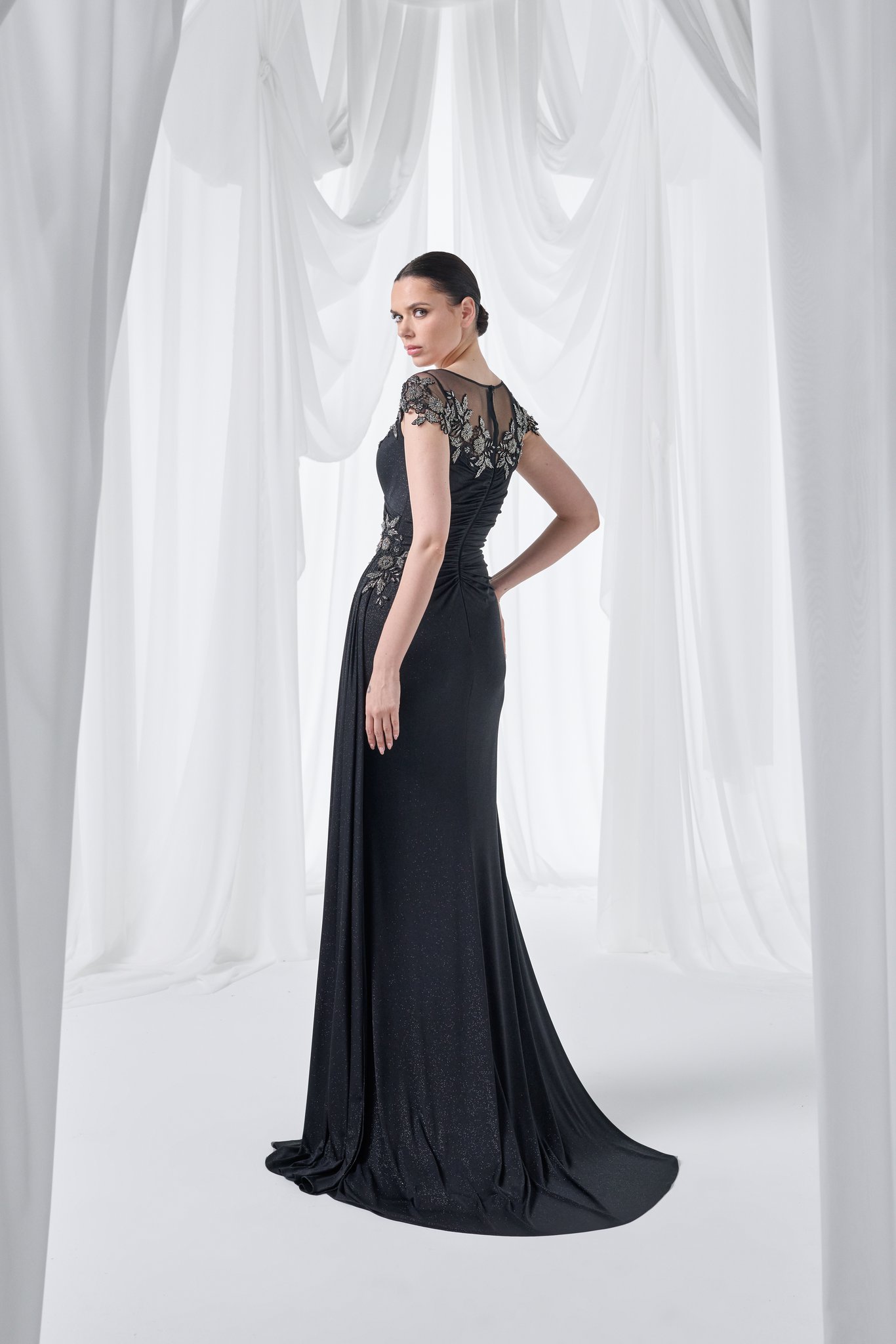 Robe de soirée 4010 en anthracite, bordeaux, bleu marine, emerald, noir et vison, modèle long élégant Boutique Polater