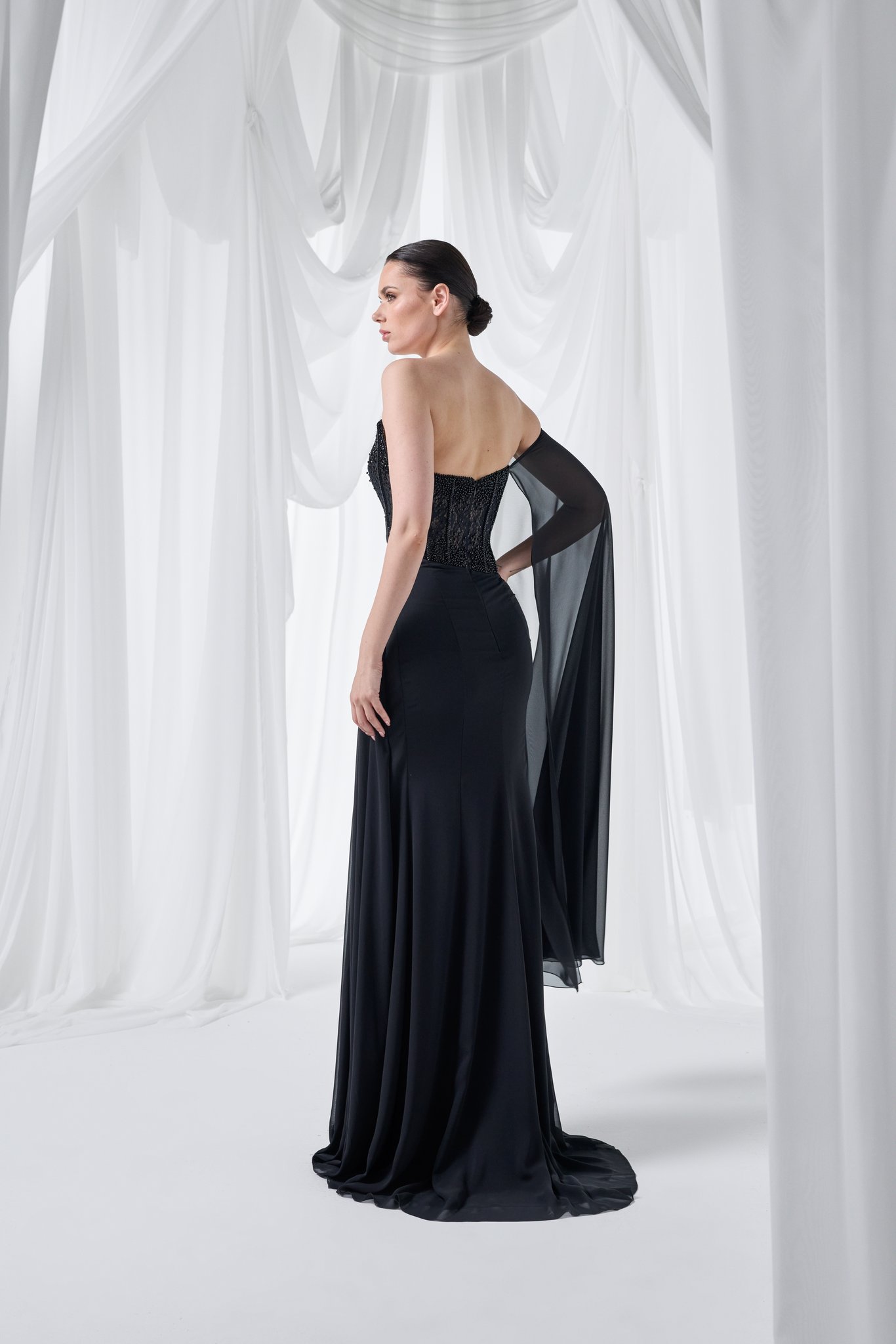 Robe de soirée 4048 en dark mink, bleu marine, mint, noir et bordeaux, modèle long élégant Boutique Polater