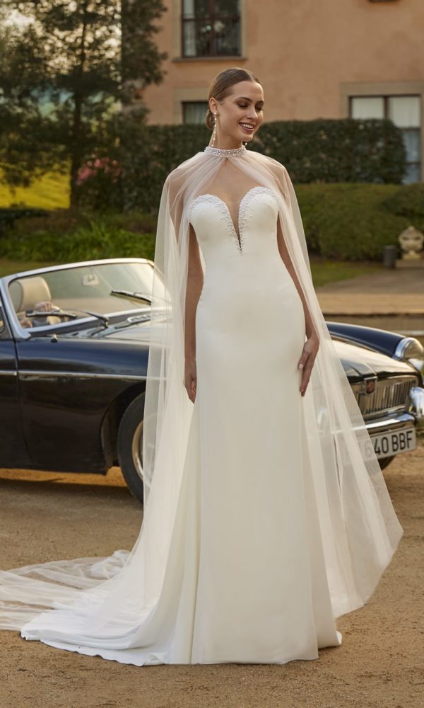 Robe de mariée CORALSUN White One, vue de face avec cape amovible