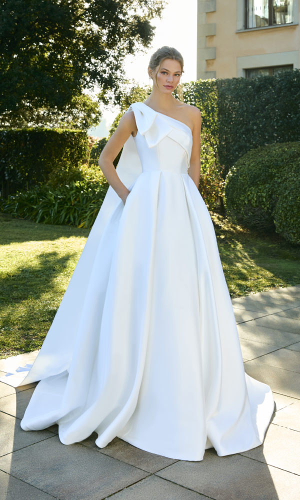Robe de mariée White One VARKALA