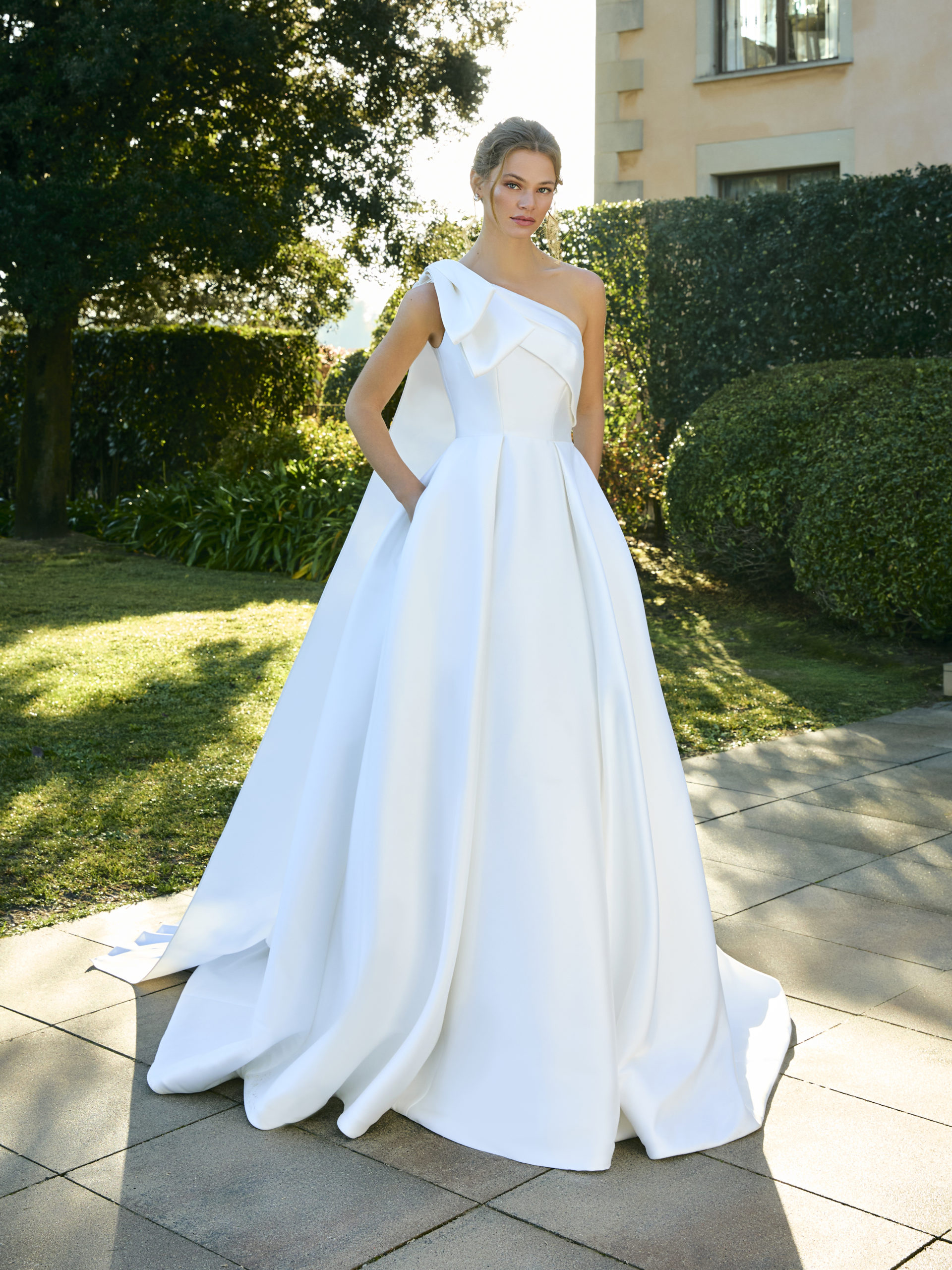 Robe de mariée White One VARKALA